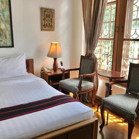 Classique Inn Yangon Exterior photo