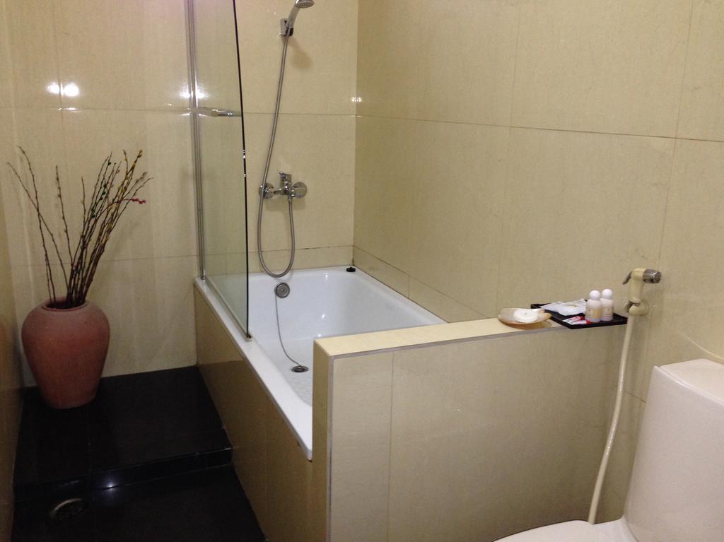 Classique Inn Yangon Exterior photo