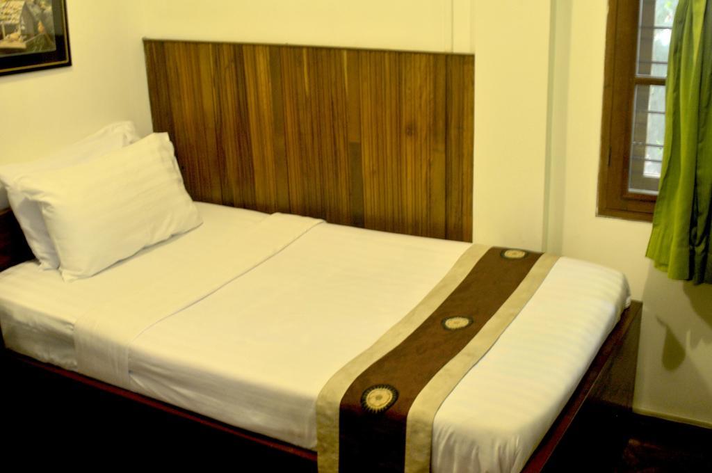 Classique Inn Yangon Exterior photo