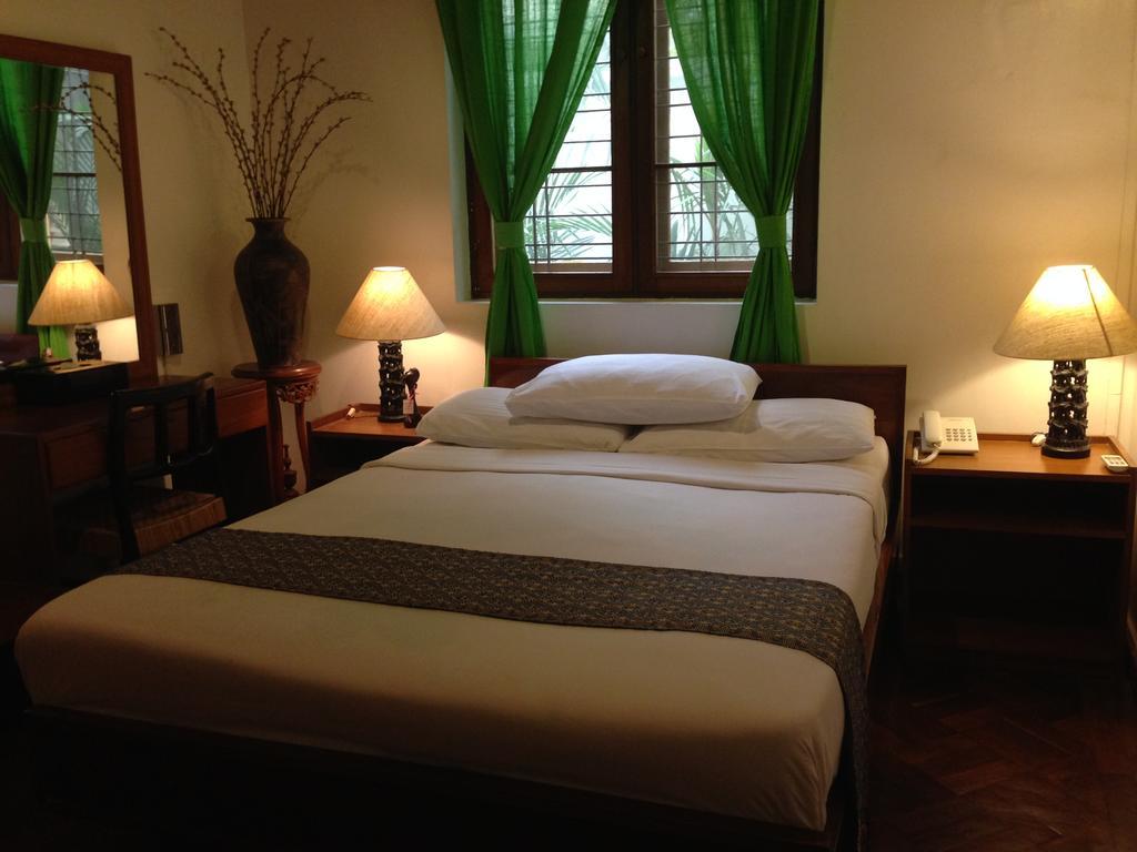 Classique Inn Yangon Exterior photo