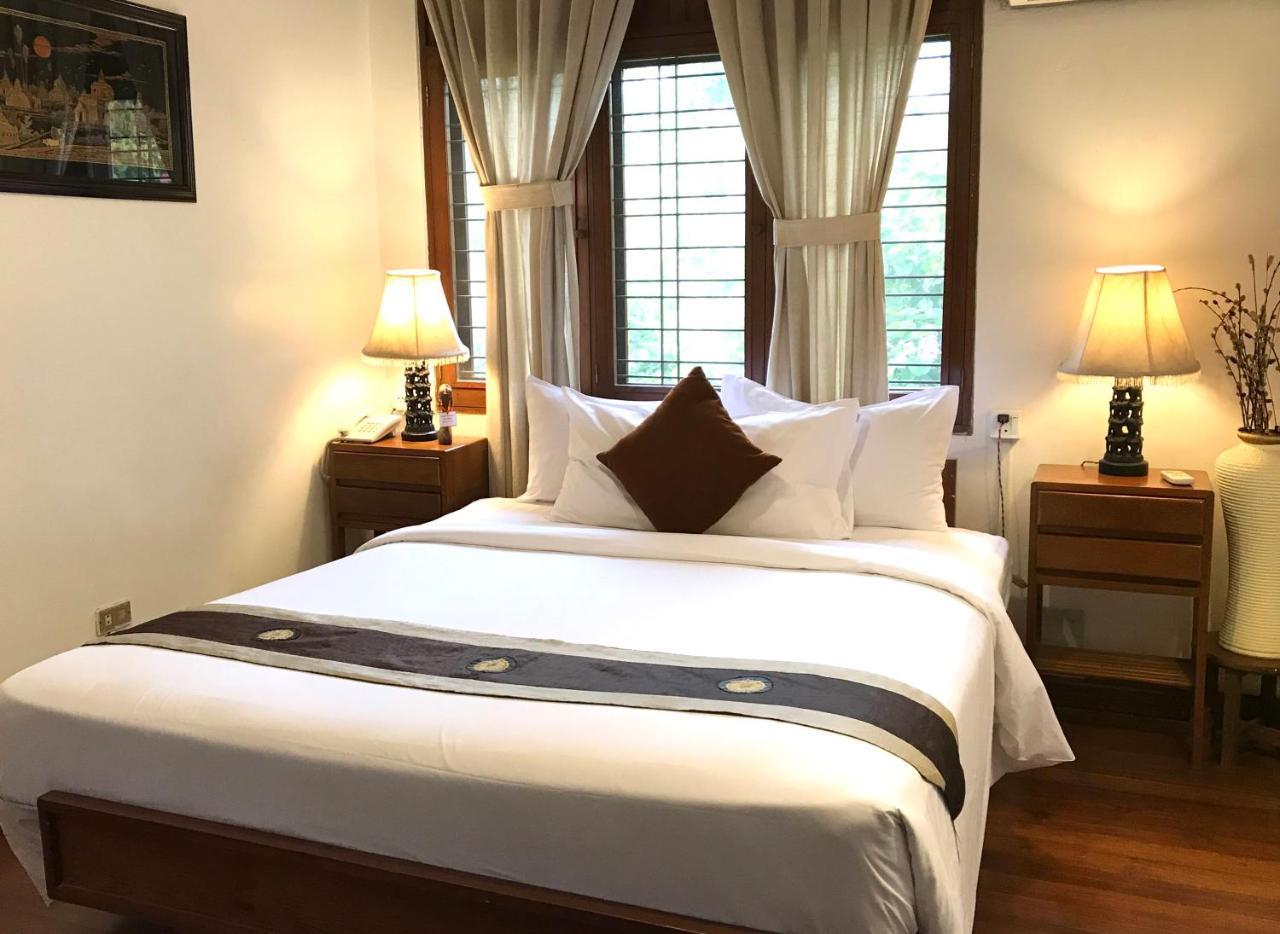 Classique Inn Yangon Exterior photo