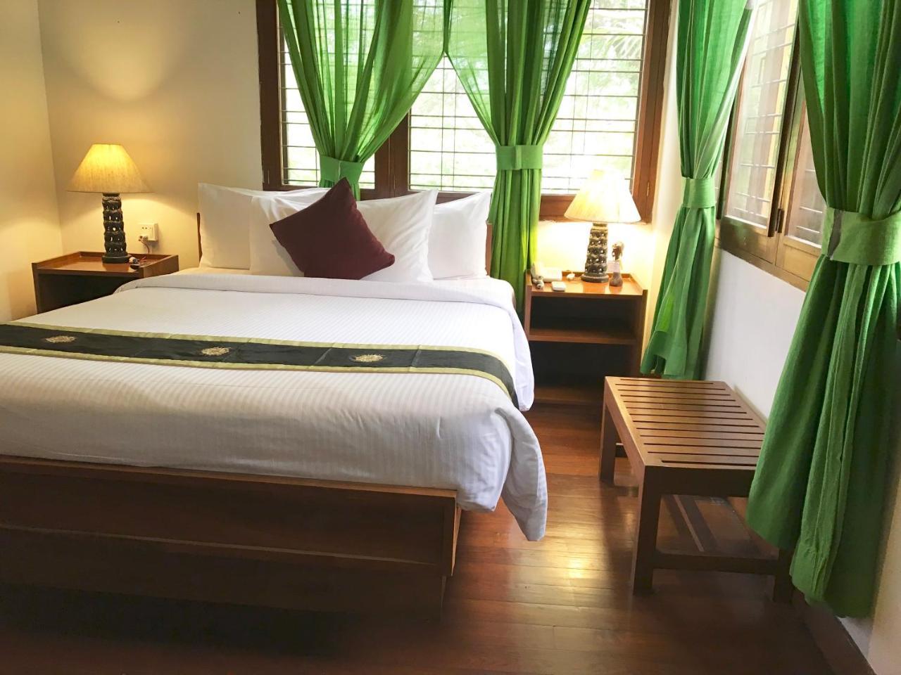 Classique Inn Yangon Exterior photo